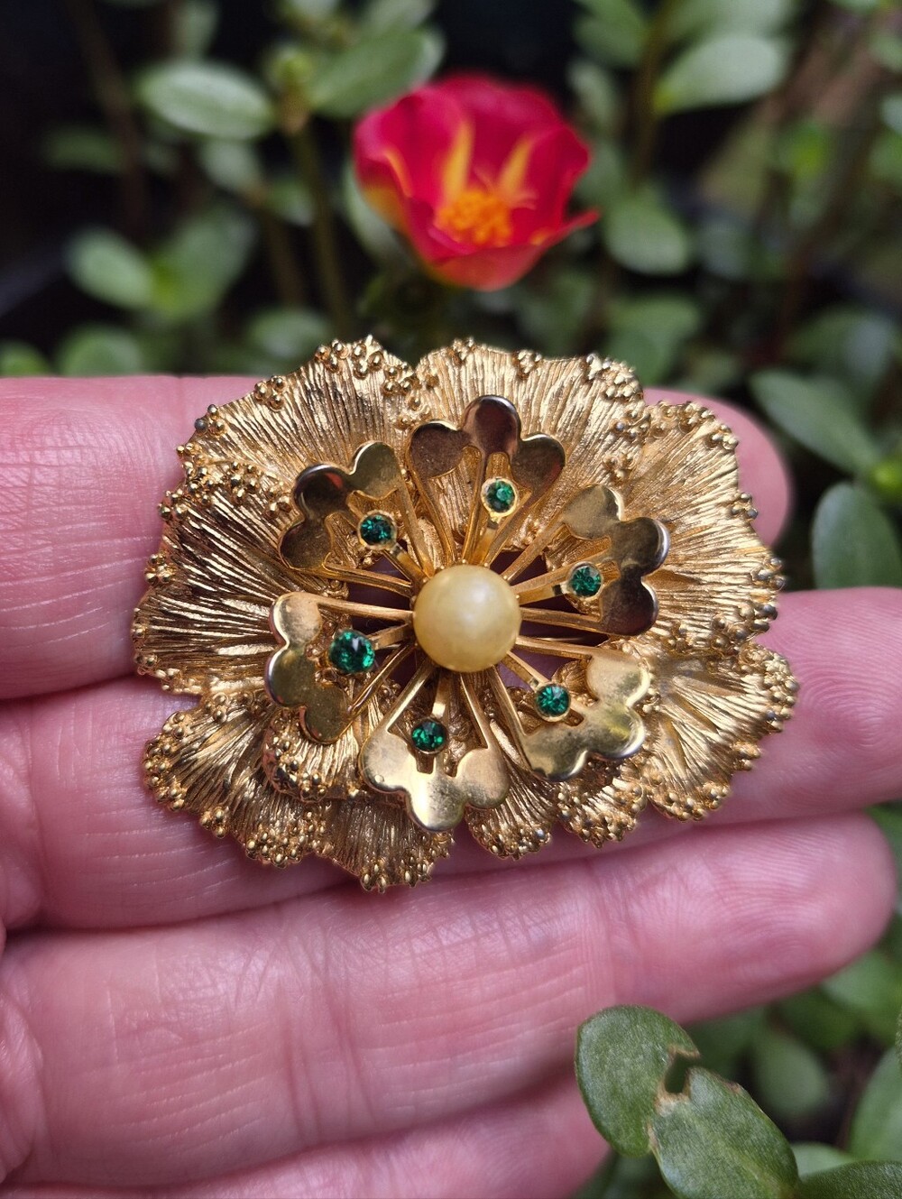 Sarah Coventry Flower Vintage Splendor 60s  Green Rhinestone Faux Pearl Brooch